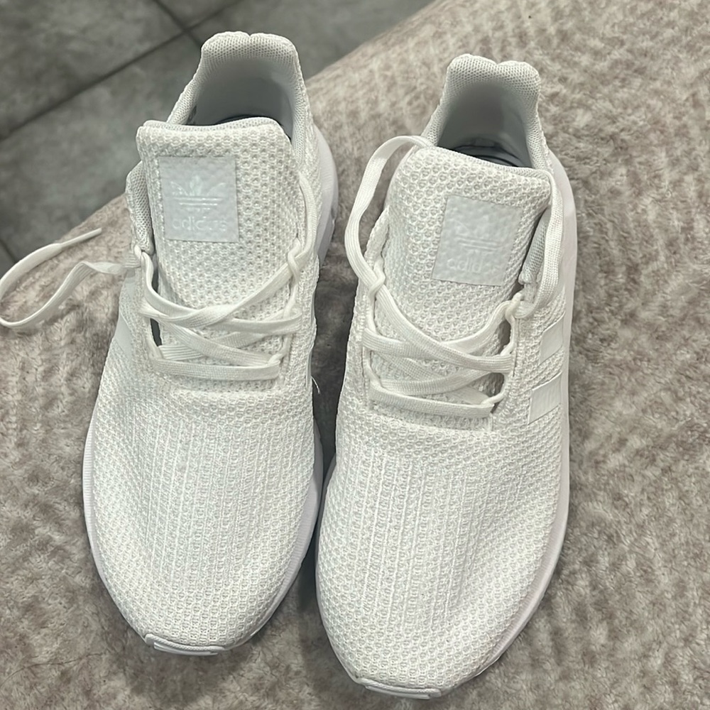 Kids size 3 swift runs